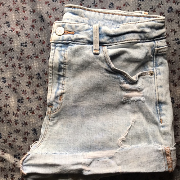 Size 6 Old Navy High Rise Boyfriend Jean Shorts - Picture 3 of 6